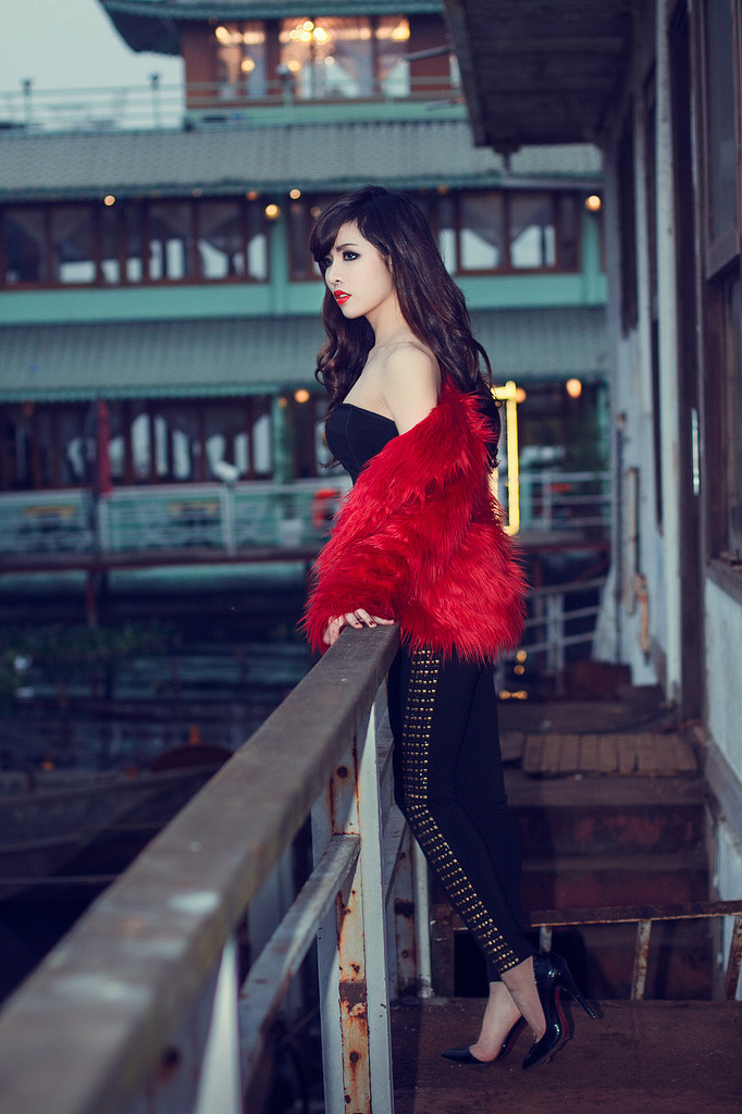 羞辱调教扒开女仆游戏